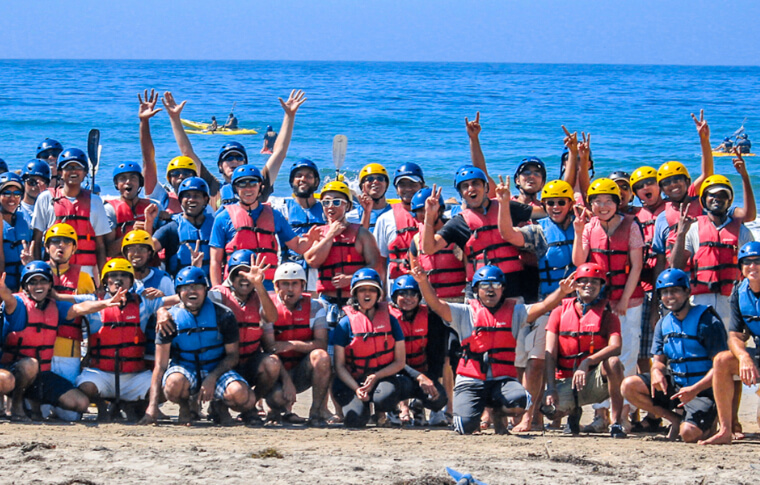 la jolla kayak tour group taking a group photo at la jolla shores